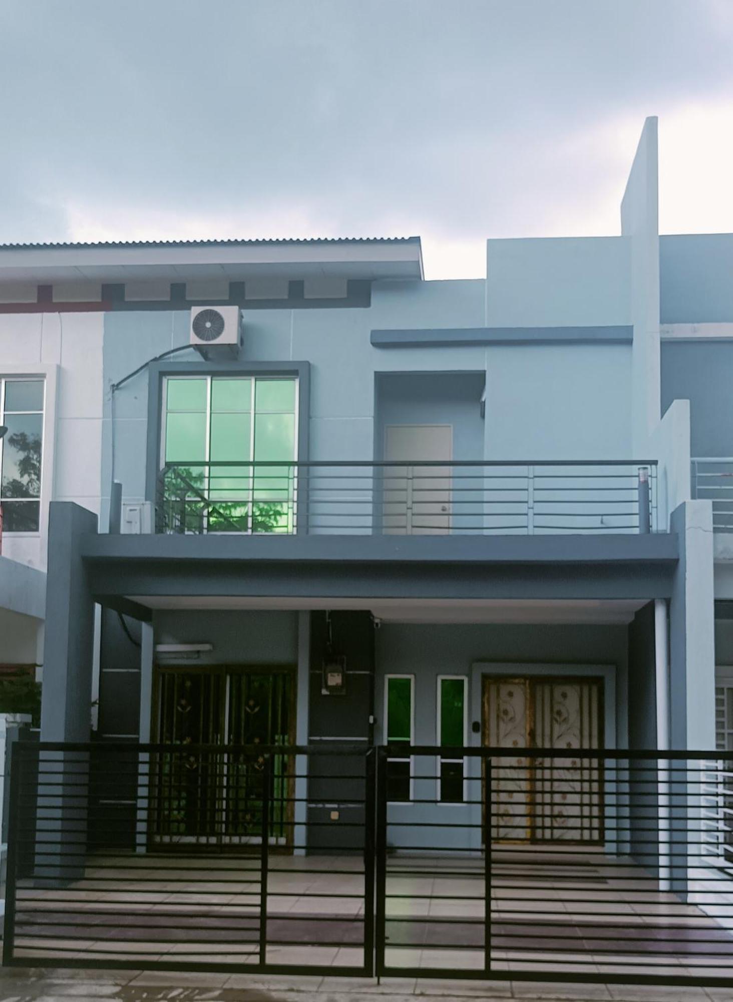 4 Bedrooms Homestay, Fully Aircond In Sendayan By D'Kay Homes I 10-15 Pax Серембан  Экстерьер фото